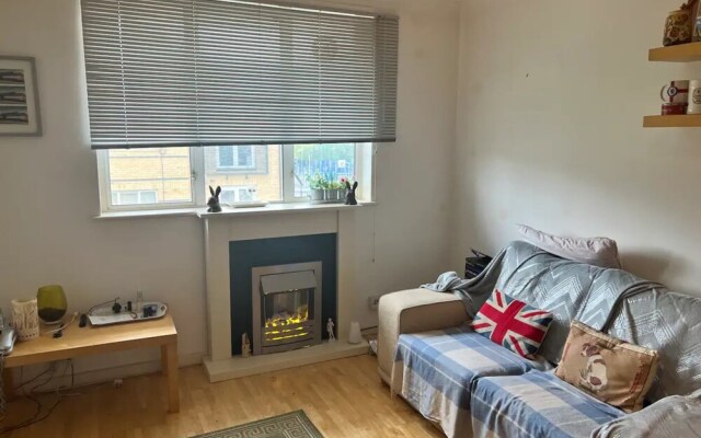 Homely 1 Bedroom Apartment in Beckton With Parking