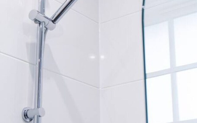 Panmure Apartment - A Glamorous Renovation