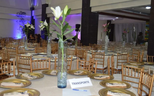 Golden House Hotel & Restaurant