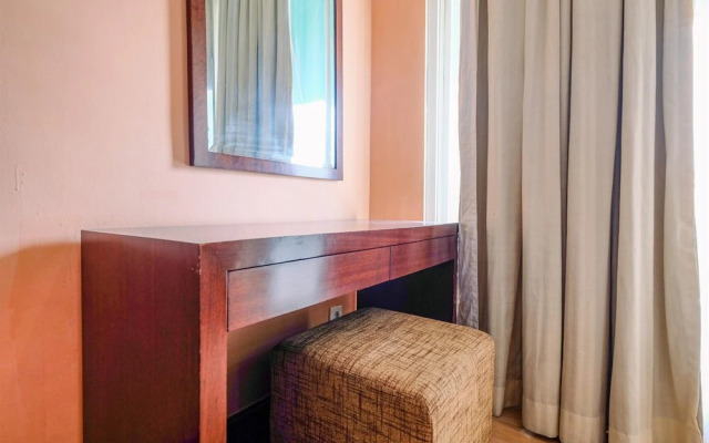 Homey And Comfort Studio At Roosseno Plaza Apartment