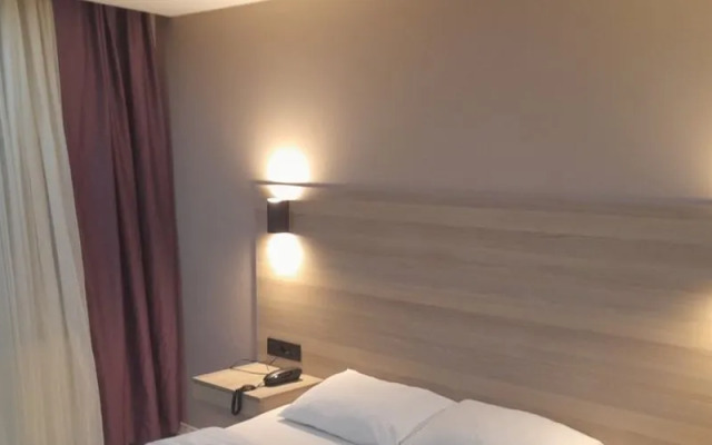 Moon Suit Otel