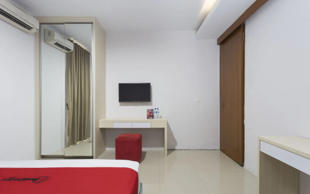 RedDoorz Plus near Cilandak Town Square 2