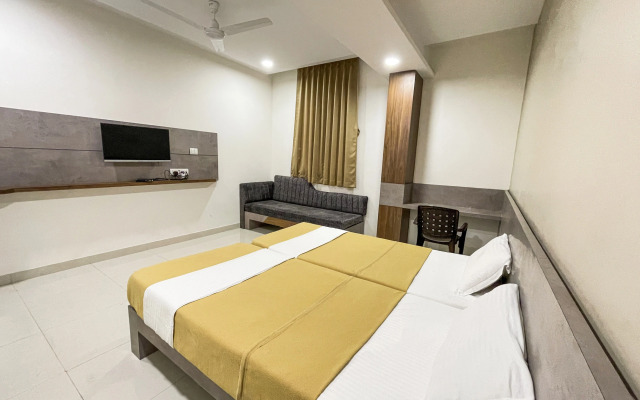 Stay Guru Hari Om Residency