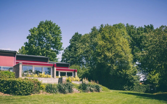 Well-kept Bungalow With Microwave Near Valkenburg