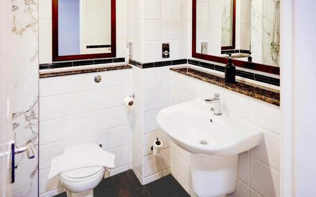 Warwickshire Park Hotel Kenilworth by Belvilla