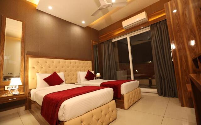 Hotel Starex Opp. Artemis Hospital