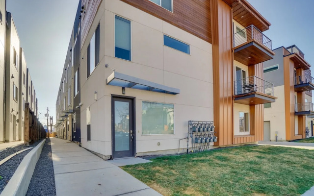 Rooftop Deck & Mtn Views: Luxe Denver Home