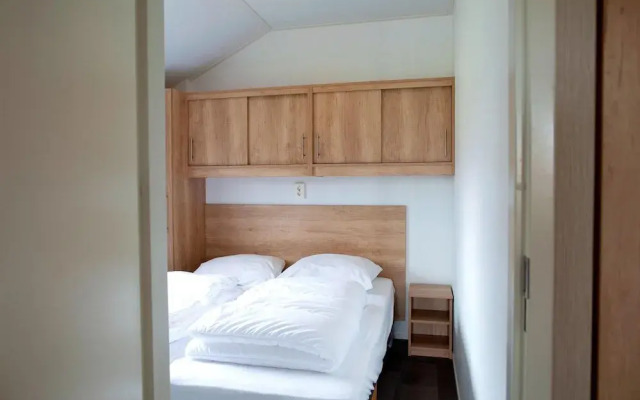 Pondside Stay w/ Kitchen