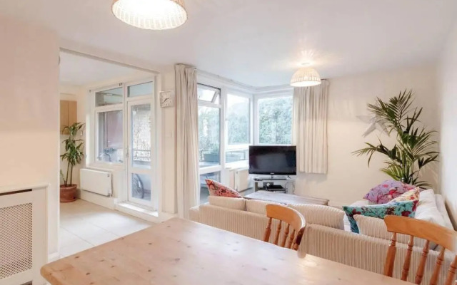Spacious Two Double Bedroom Flat