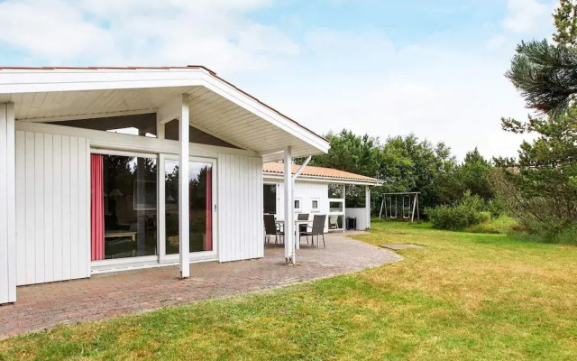 6 Person Holiday Home in Blavand