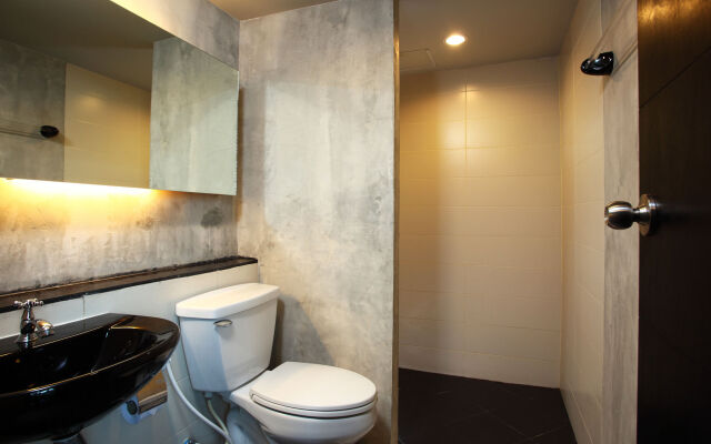 B2 Black Business & Budget Hotel