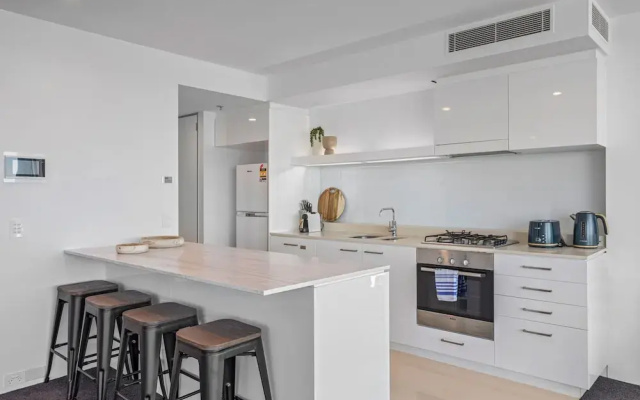 Oceanview 2-bed With Pool, Sauna, Gym & Parking