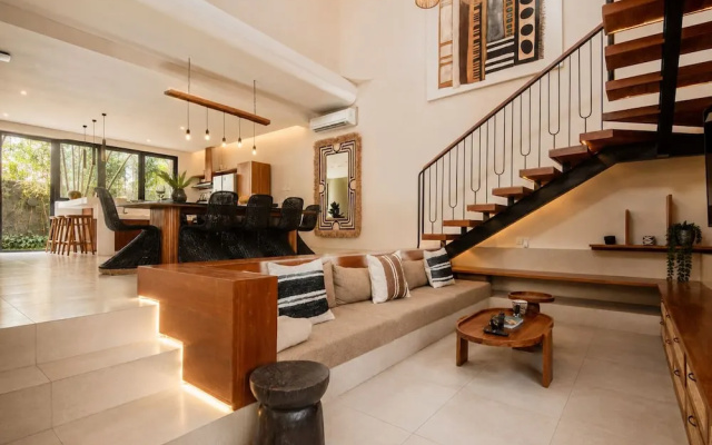 Elegant 4BR Seminyak Villa, Enclosed Living, – Lobby – Kuta