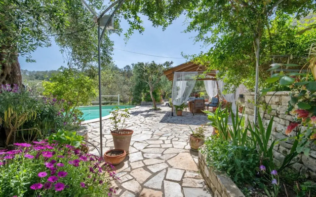 Georgina House in Velianitatika