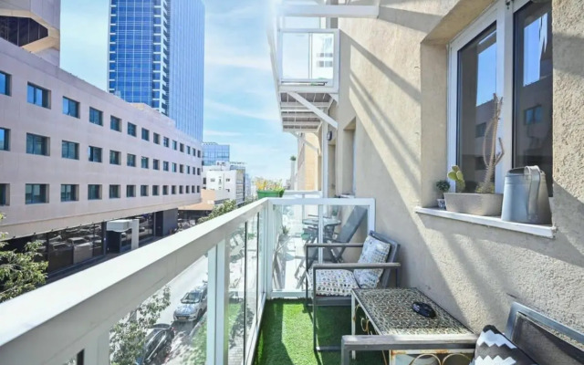 Cool & Fun 2BR in Rotshilde area by HolyGuest