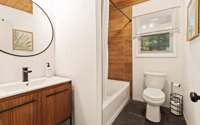 Unique 3Bedroom Poconos Chalet