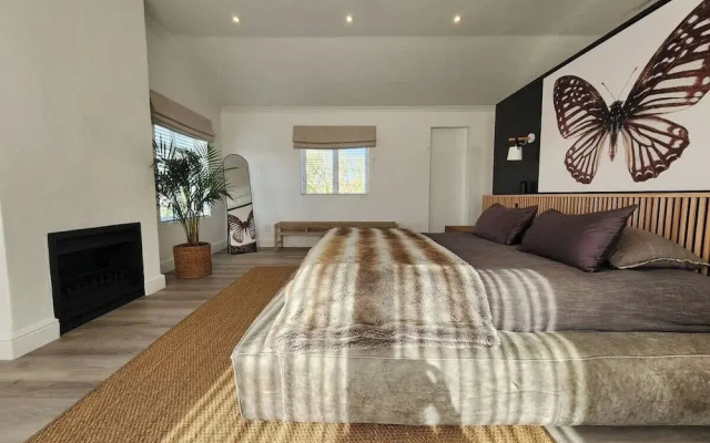 Flamingo Villa at Beach - Pool - Luxury - Solar Back Up