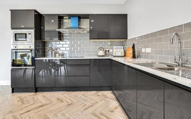 BayView Luxury 3 Bedroom Apartment First Floor