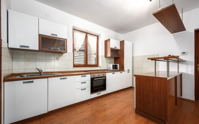 Stunning Home in Liznjan With Wifi and 3 Bedrooms