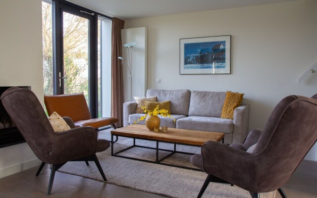 Duinhuis Luxurious 6-person Dune House