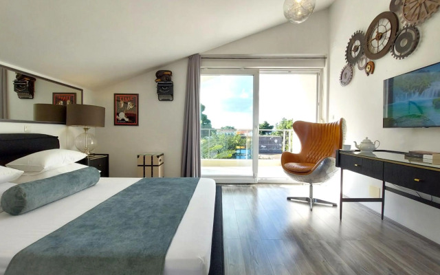 Refresh Boutique Apartments