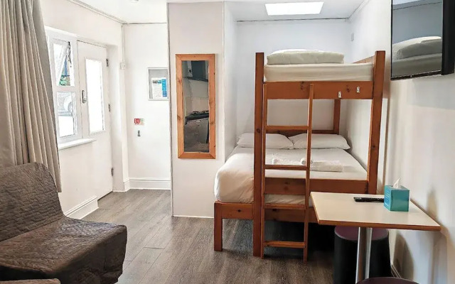 Reef Lodge Apartments