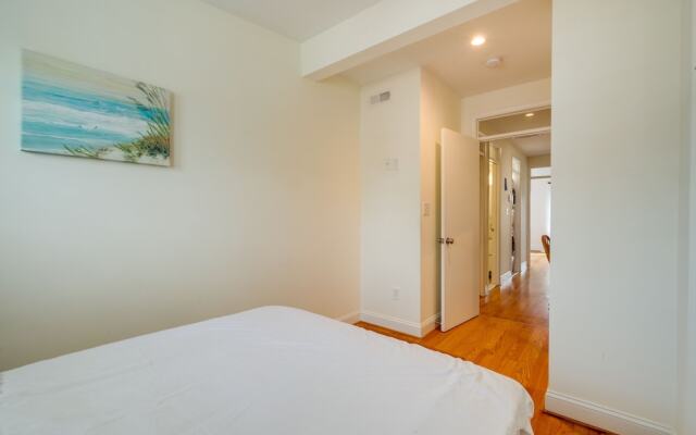 Washington, DC Townhome w/ Deck + Gas Grill