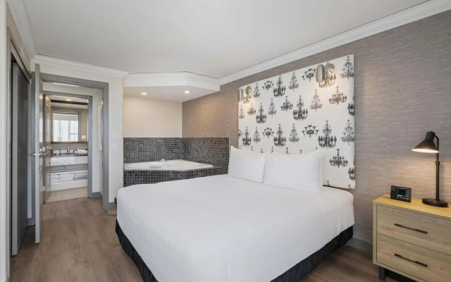 Sandman Signature Toronto Airport Hotel