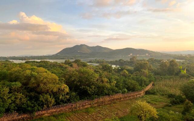 Casa Blanca LakeCity