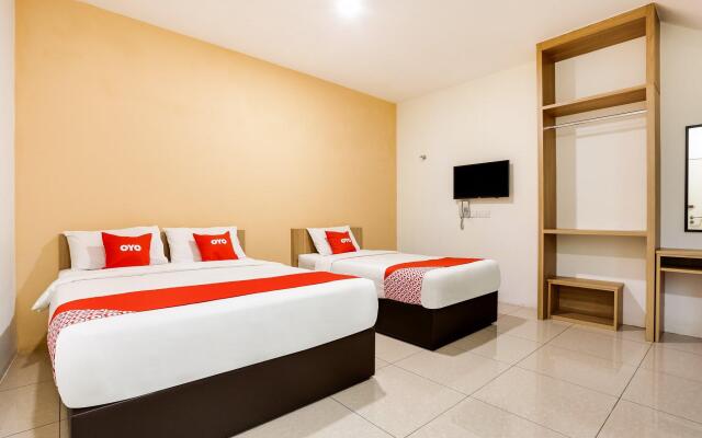 OYO 89677 Sunflower Hotel