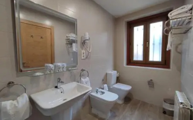 Hostal Aribel Longinos