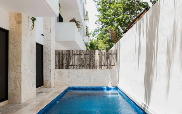 Modern 1BR w Private Pool Surround Speakers