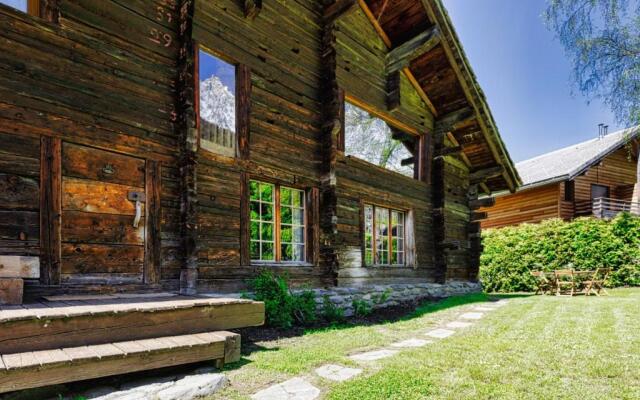 4BR Traditional Chalet BBQ + Fireplace + View