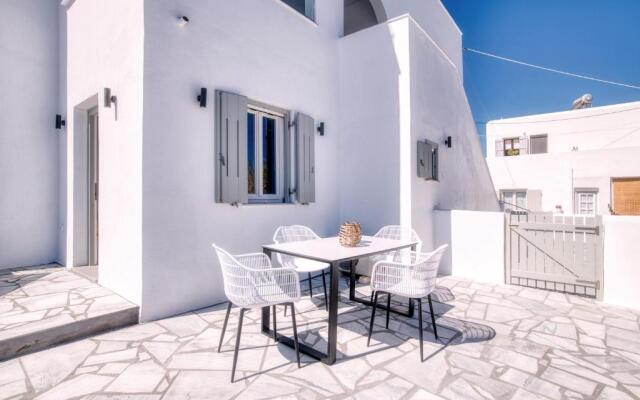 White Cliff Naousa