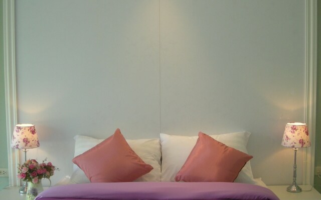 Baan Rim Klong Resort