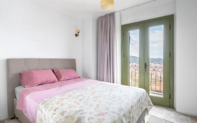 Rustic House With View Balcony in Ayvalik