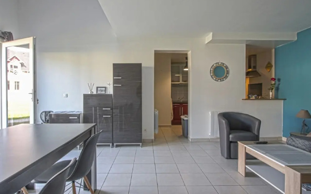 Tasteful Apartment in Comes With Terrace