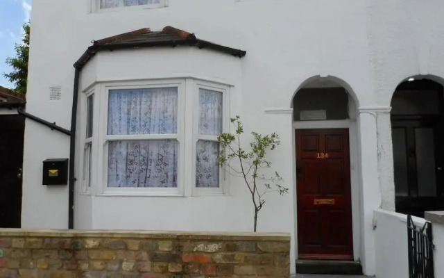 Lovely 1 Bedroom Studio Flat