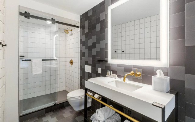 Cambria Hotel Boston Downtown - Seaport