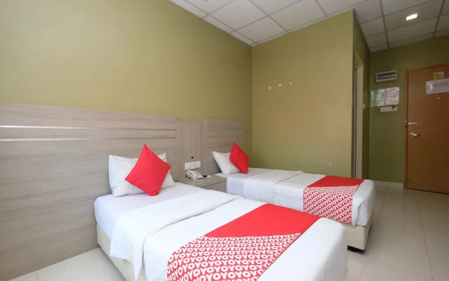 OYO 44023 Mehram Hotel