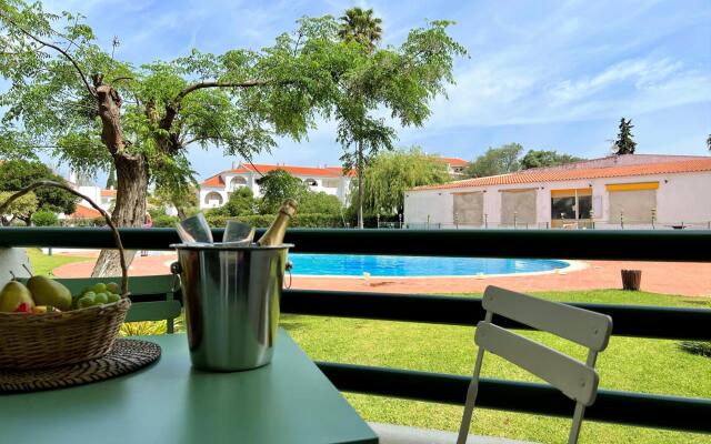 Albufeira Twins 2 With Pool by Homing