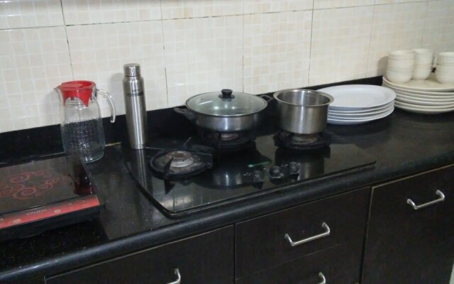 Royal Guest House & Service Apartment