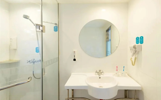 Hanting Hotel Kunming North Railway Station Metro Station