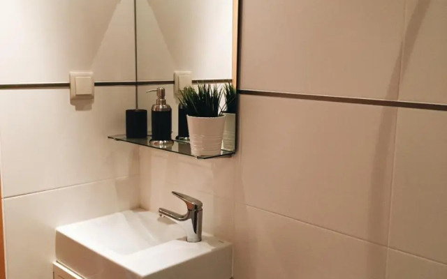 NEW APT center 1 min walk beach/river/casino!!!