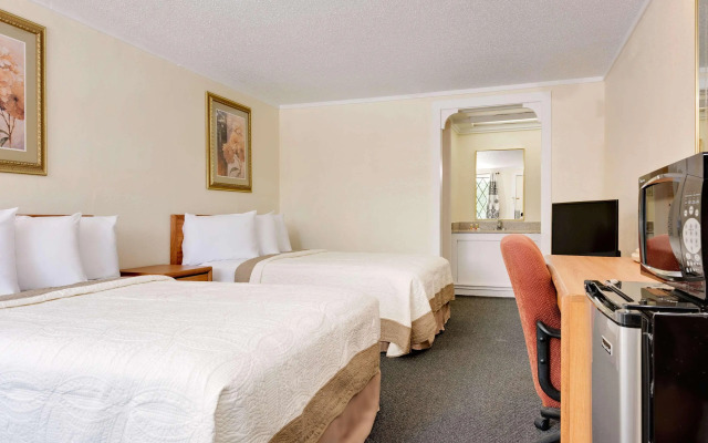 Knights Inn Macedonia