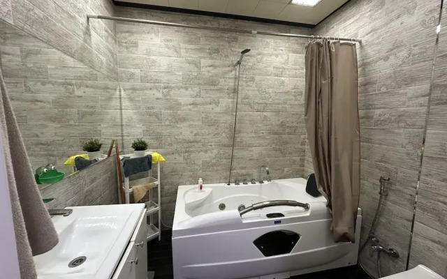 Charming 2-bed Apartment in Baku City Center
