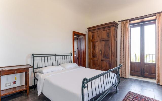 Lavish Sicilian Villa With Pool