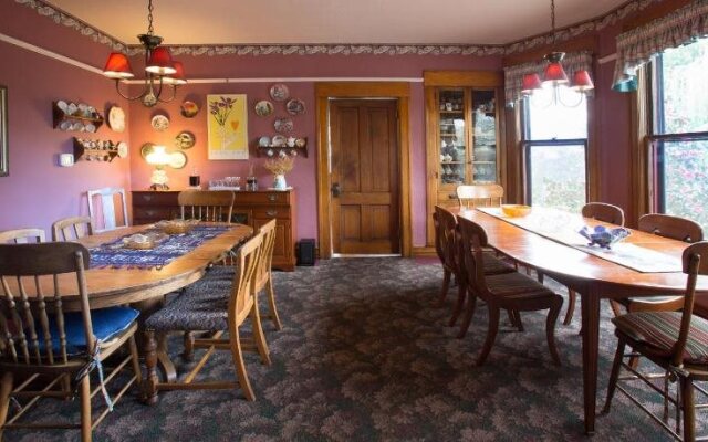 Iris Inn