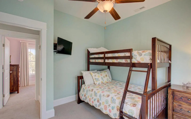 BB31 - Beach Please Community pool