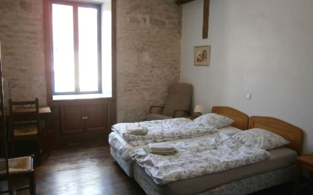 Chambres & Table d'hôtes La Tour de Giry